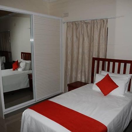 Pillacol Guest House Victoria Falls Exterior photo