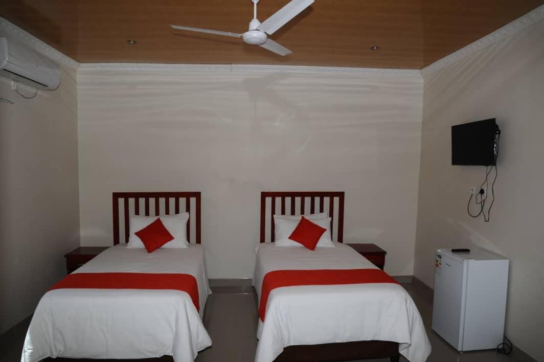 Pillacol Guest House Victoria Falls Exterior photo